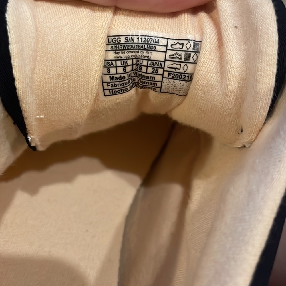 Ugg Size 8 - image 5